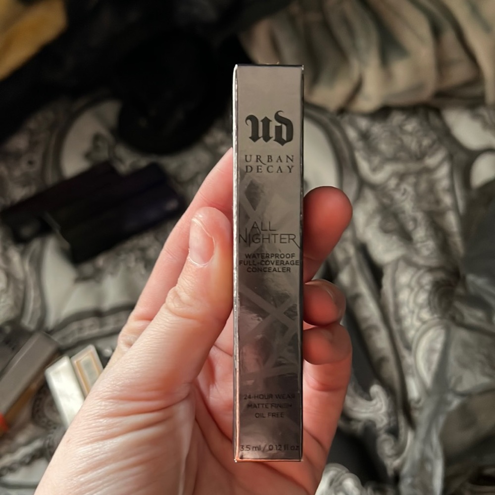 UD Concealer Med-Neutral